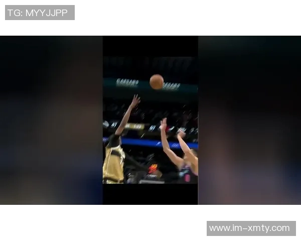 托布绝杀失利遭封盖03秒空接再被大帽翻倒在地真是倒霉透了